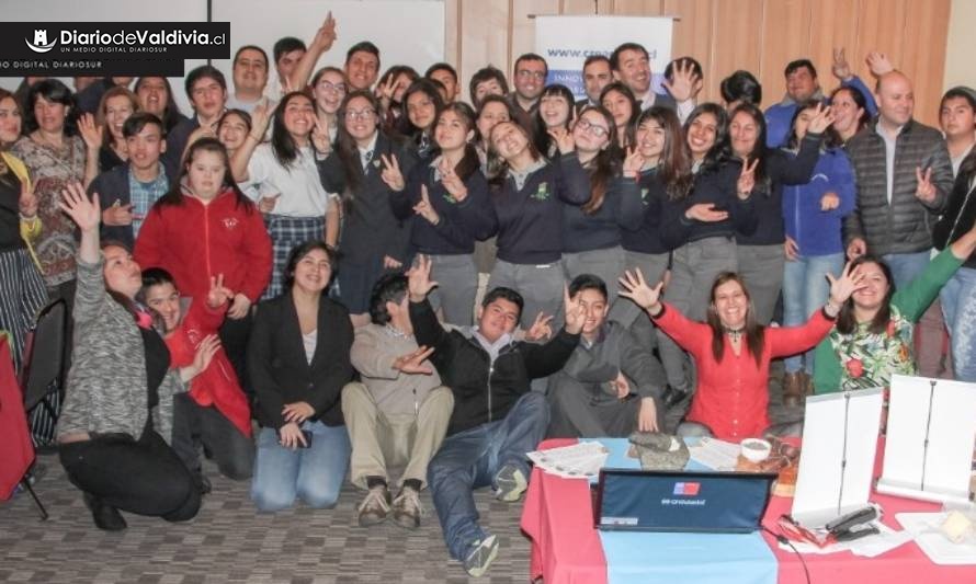 Programa de emprendimiento escolar finalizó con un "Pitch Day" y torneo