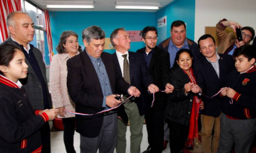 Colegio de Lanco recibe moderna y completa biblioteca