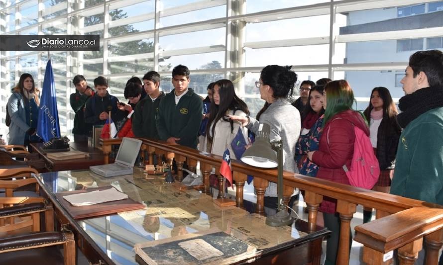 Estudiantes de Lanco escuchan alegatos en la Corte de Apelaciones de Valdivia