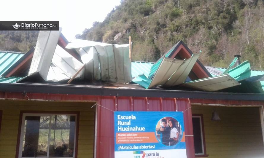Fuerte viento destruyó techo de escuela en cordillera de Futrono