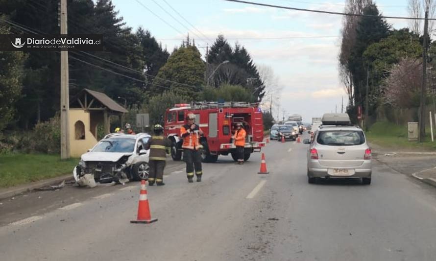 Reportan congestión vehicular en acceso sur a Valdivia por accidente de tránsito