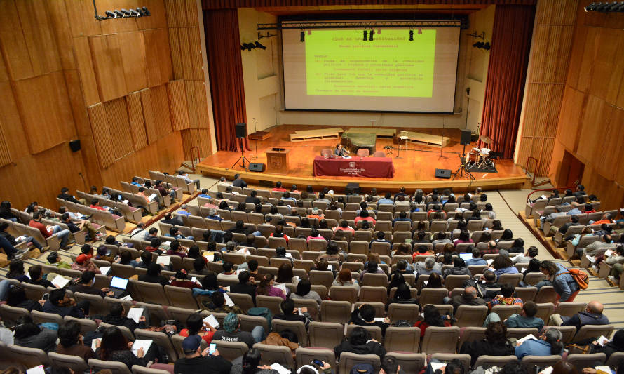 Con masiva participación comenzó curso abierto “Democracia, Ciudadanía y Nueva Constitución” en la UACh