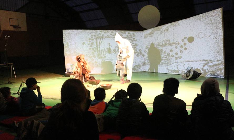 Valdivia: La obra de teatro "Tragedia de Luna Roja" fue presentada en gimnasio Norte Grande