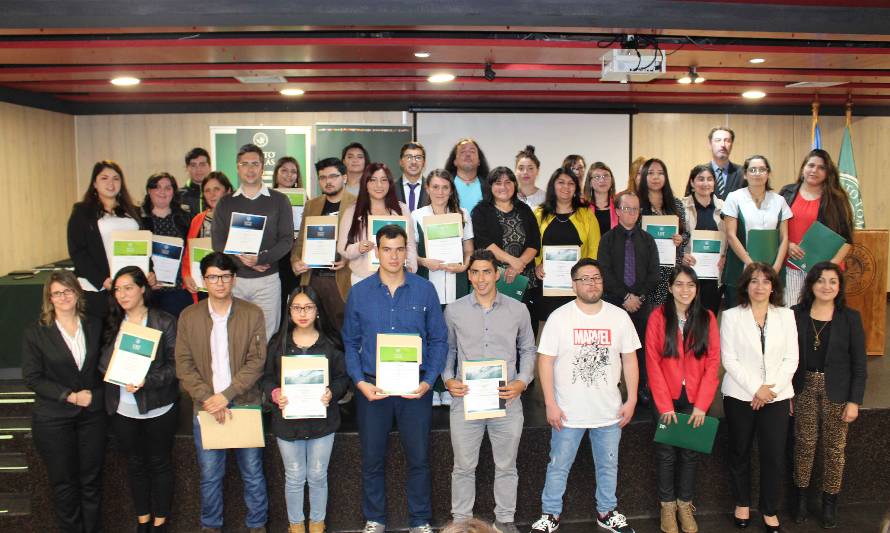 Santo Tomás realizó ceremonia para sus estudiantes destacados 2019