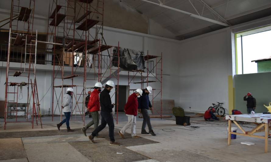 Obra de conservación de gimnasio en Lanco alcanza más de 60% de avance