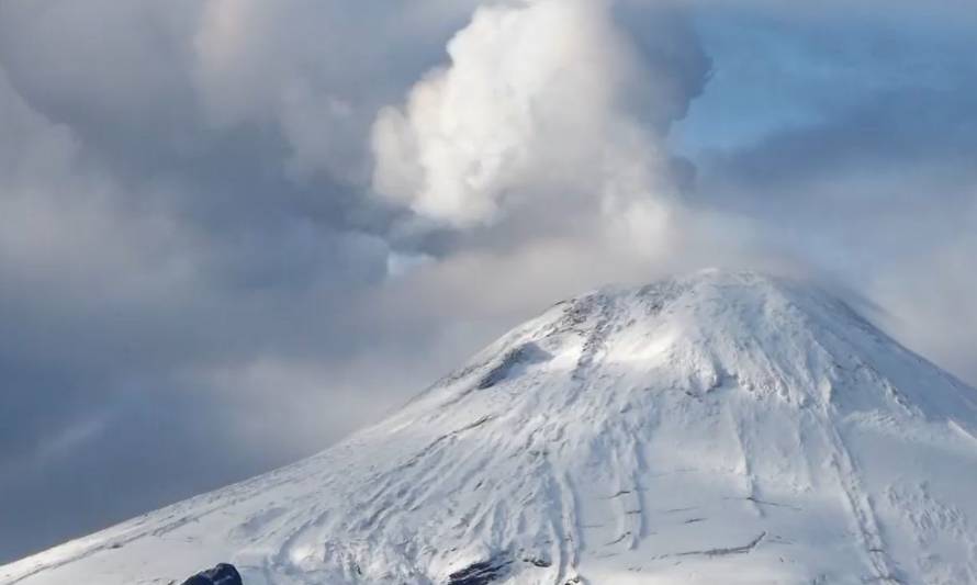 Expertos entregaron recomendaciones por actividad registrada en volcán Villarrica