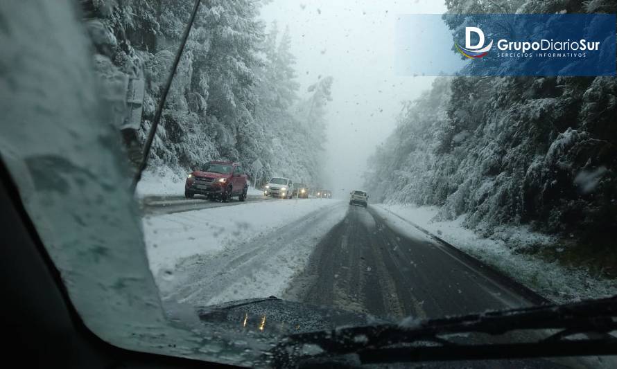 Precaución máxima: Nieve se acumula en ruta Paillaco - Valdivia