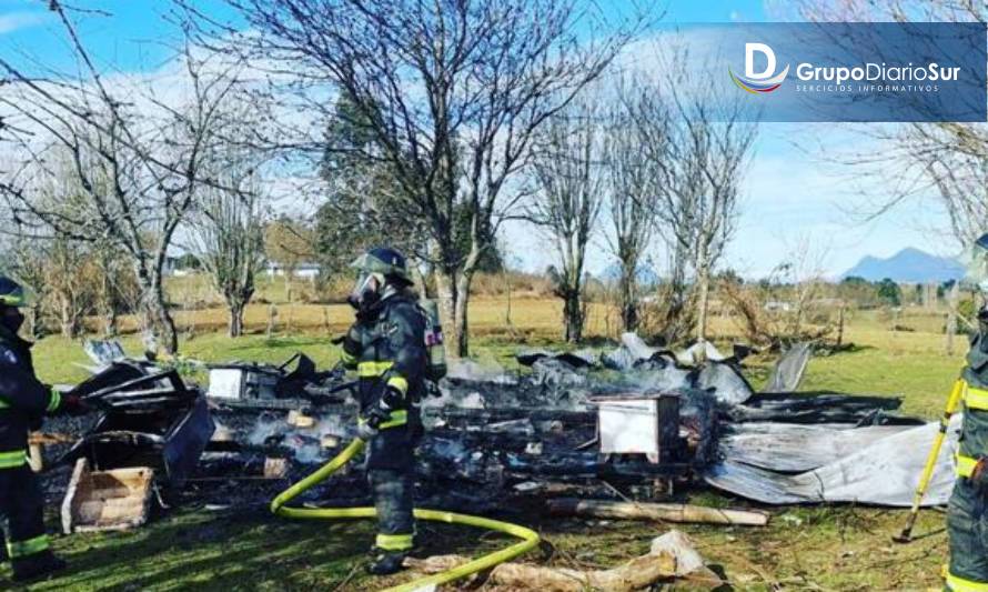 Incendio destruyó casa en sector rural de Lago Ranco