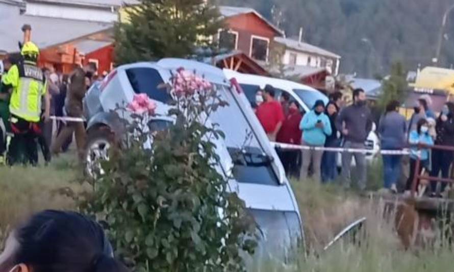 Vehículo cayó a una acequia en Lanco