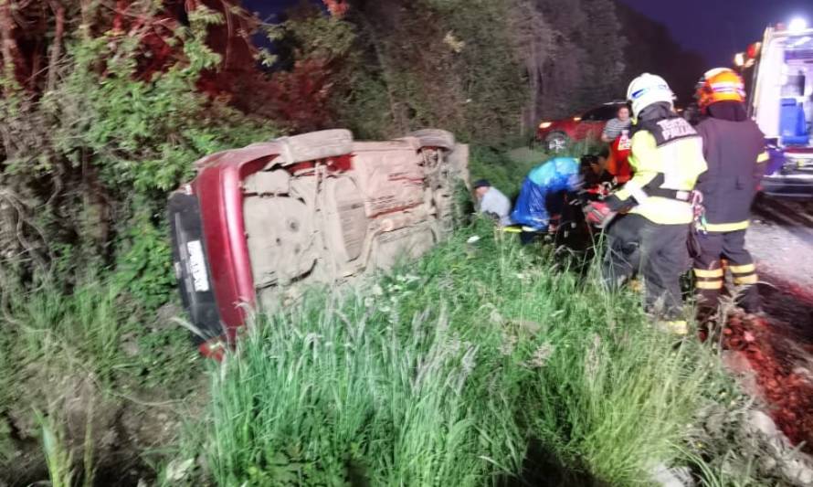 Vehículo volcó en las cercanías del puente Fierro en Paillaco