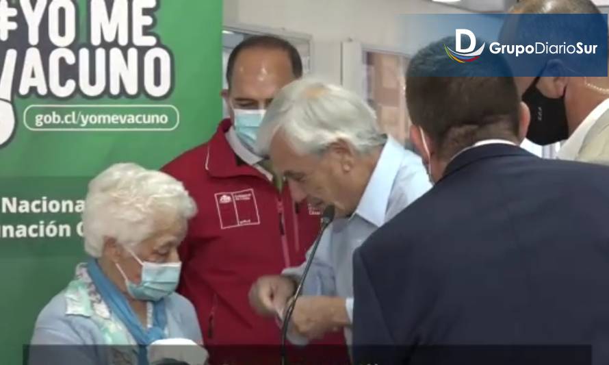 Video Exclusivo: Denuncian a Piñera por hablar con adulta mayor sin mascarilla en Futrono