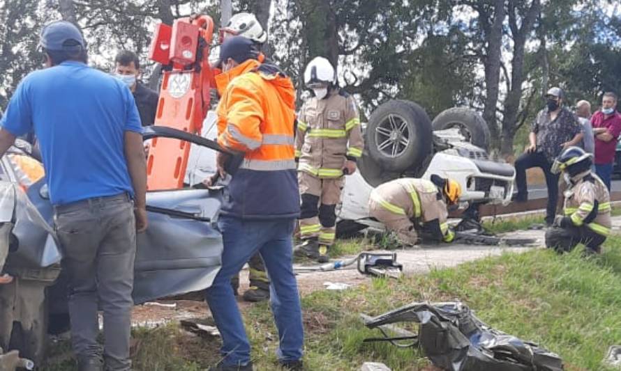 Violento accidente involucró a dos vehículos en Lago Ranco