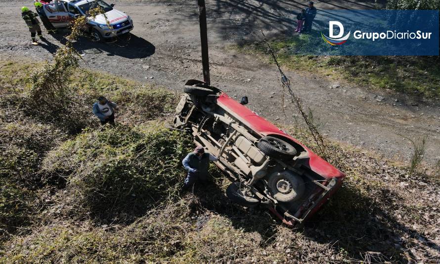 Hielo en la Ruta: Vehículo vuelca en sector de Payahuinte 