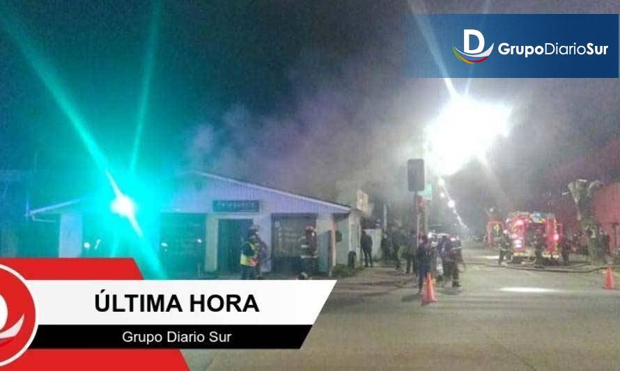 Incendio afecta a inmuebles comerciales de Las Ánimas