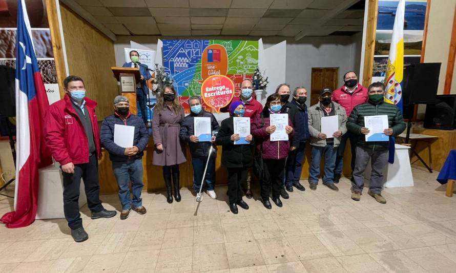 112 familias de Mariquina ya cuentan con escrituras de su casa