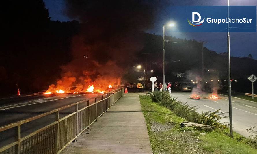 Pescadores se manifiestan y cortan el tránsito en tramo Niebla-Valdivia