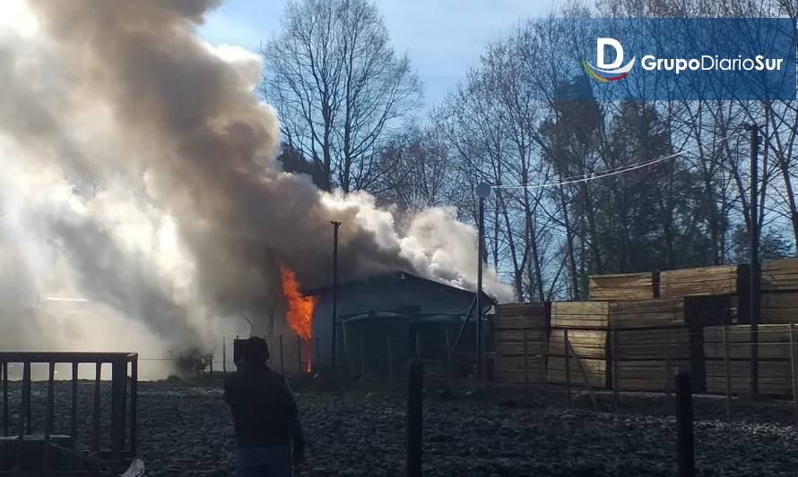 Alarma por incendio en local Agrícola Villarrica, camino a Lanco