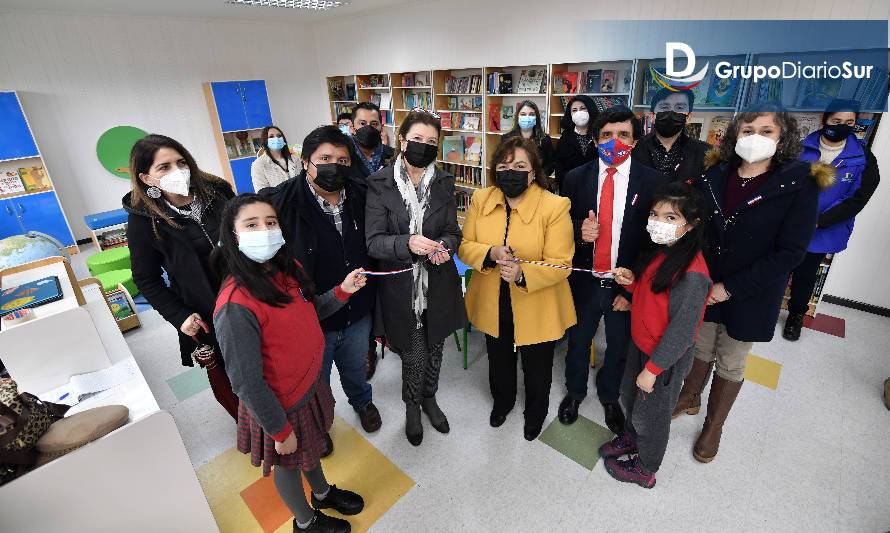 USS inauguró biblioteca de Escuela Roberto Ojeda Torres de Reumén