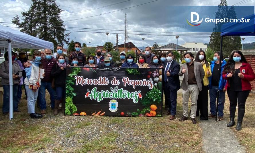 Lanco inauguró “mercadito” de pequeños agricultores 