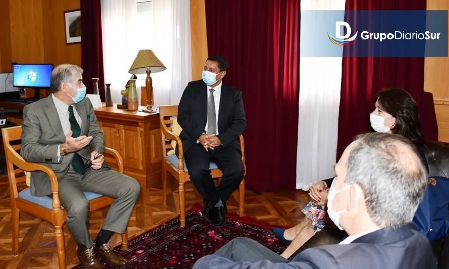 Autoridades académicas de la UST saludaron a presidente de la Corte de Valdivia