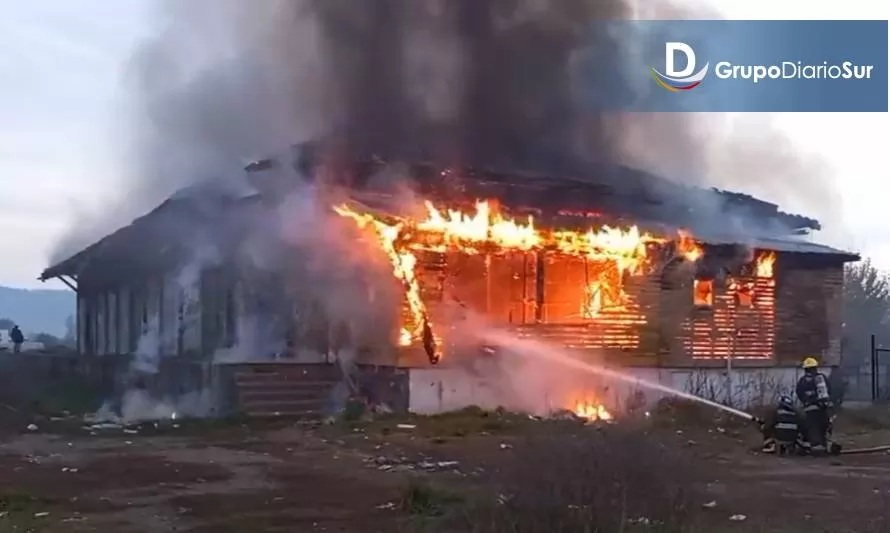 Incendio afectó bodega de estación ferroviaria en Lanco