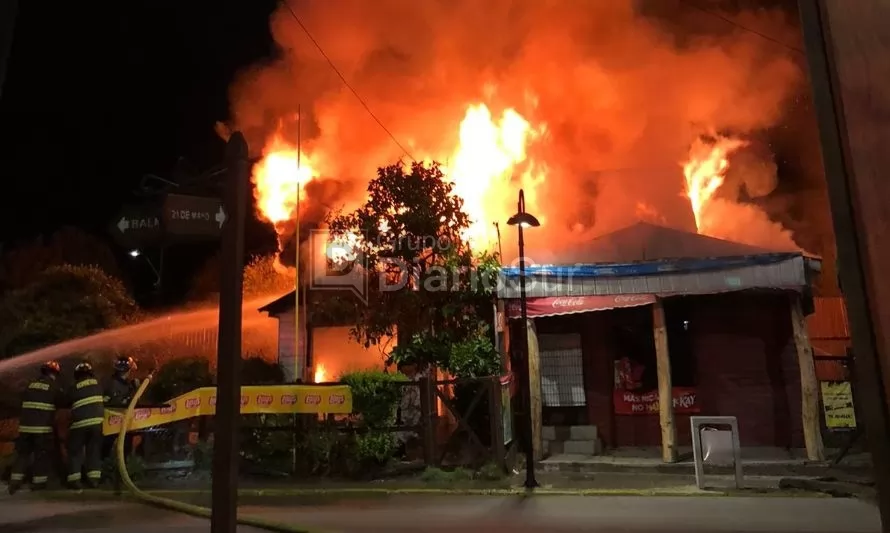 Familia perdió su casa y emprendimiento en incendio ocurrido en Futrono