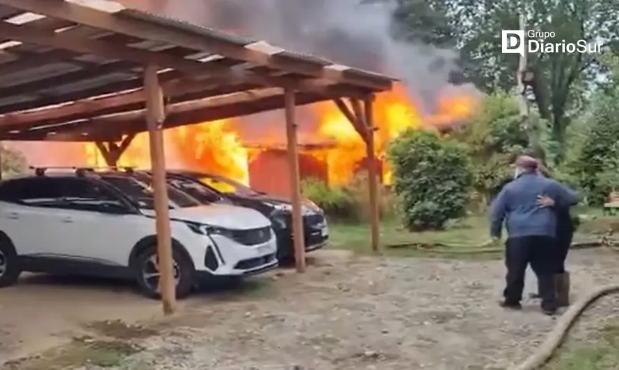 Vivienda es consumida por incendio en Angachilla