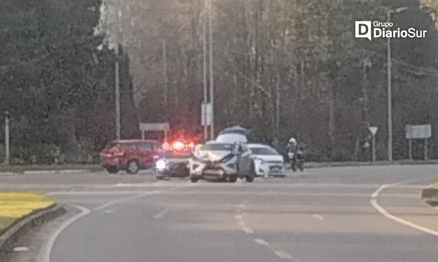 Valdivia: reportan accidente vehicular en cruce de puente Santa Elvira 