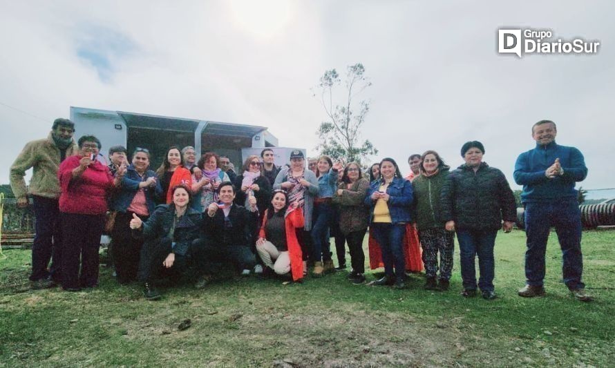 Emprendedoras de San Juan de la Costa recibieron food trailers desde Futrono