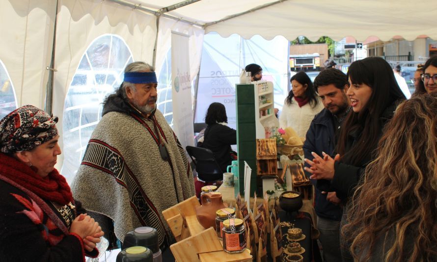 Más de 20 expositores de toda la región vendieron sus productos en Feria Vida y Deporte de Sercotec