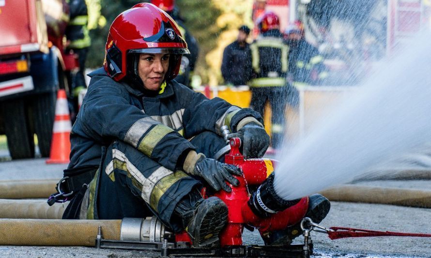 Bomberos y Aguas Décima renuevan convenio para aportar a través de boleta del agua