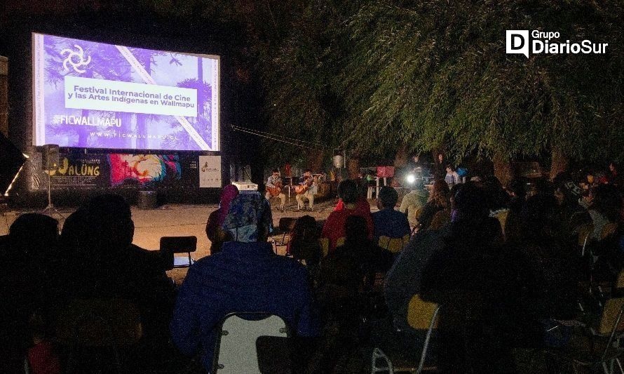 Con muestras de cine al aire libre y pantalla gigante llega  Ficwallmapu a Panguipulli 