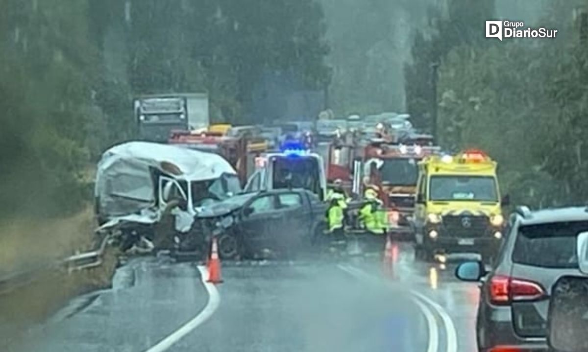 Colisión vehicular en ruta Valdivia-Paillaco dejó dos lesionados graves