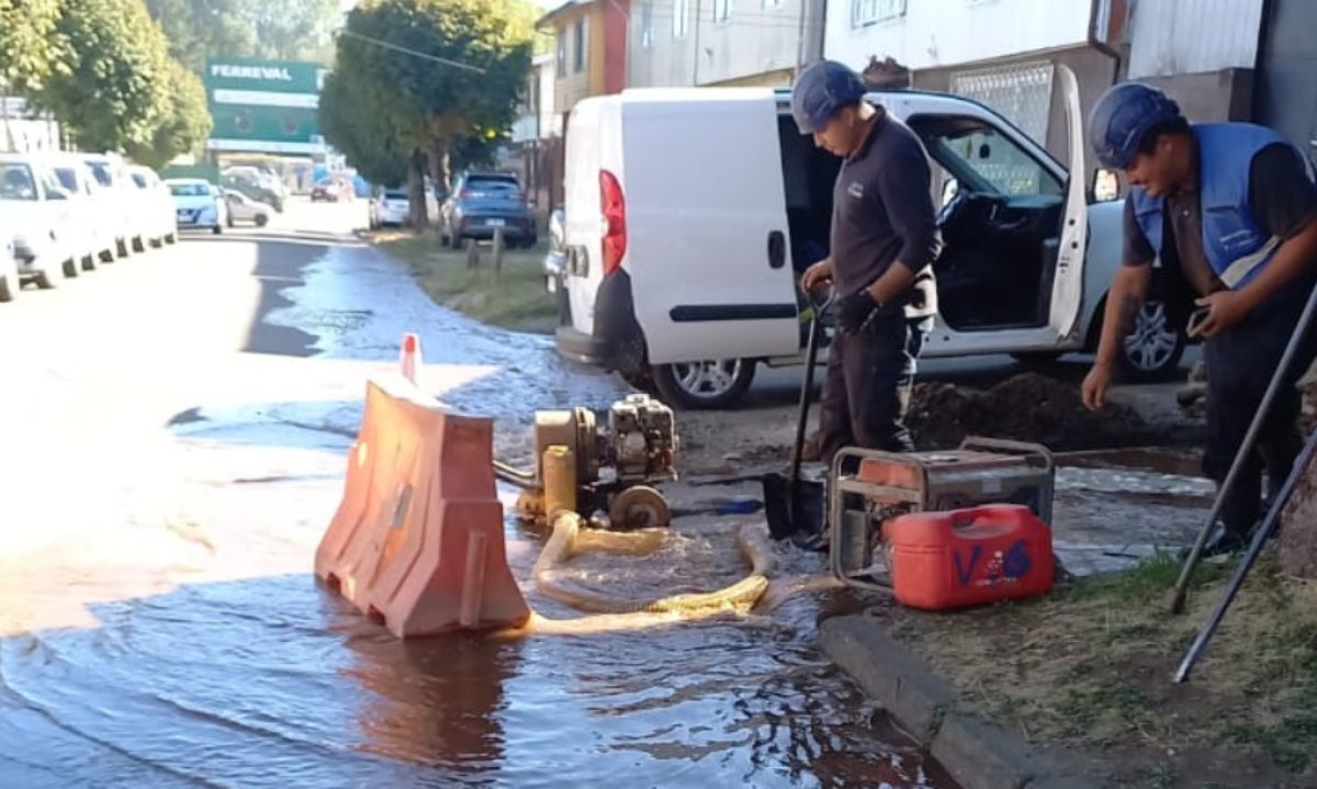 Reponen servicio de agua en avenida Picarte