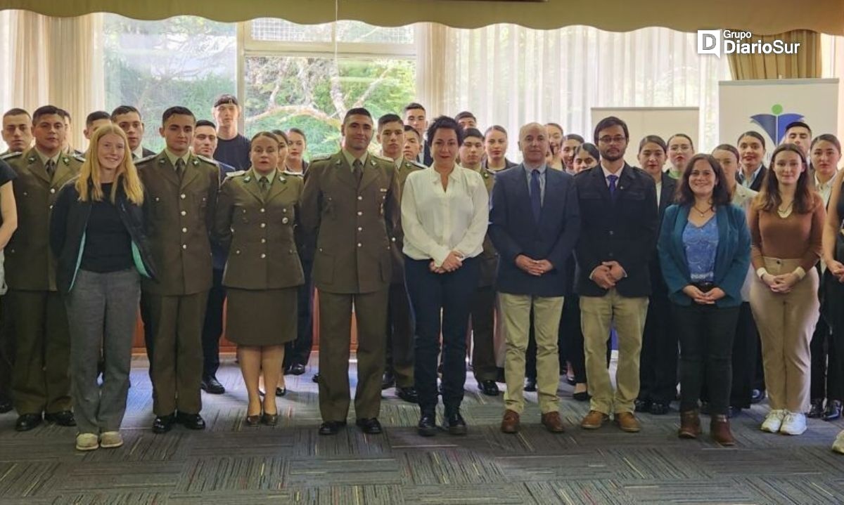 Valdivia: proyecto piloto contribuye a mejorar el uso del inglés en carabineros alumnos