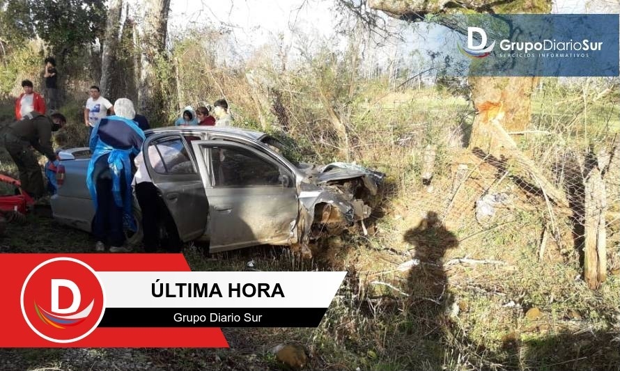 Choque de automóvil contra un árbol en San José deja 3 lesionados